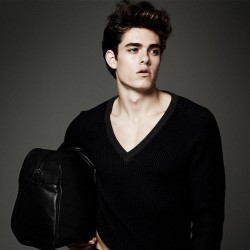 البلوز الخامس الرقبة